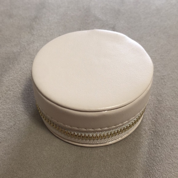 COMING 🔜 Moon glow Jewelry case! - Picture 5 of 8